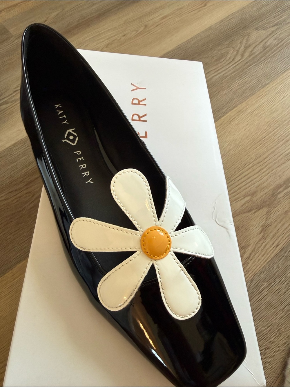 Katy Perry Collections Black Patent Flat with White Daisy and Yellow Center